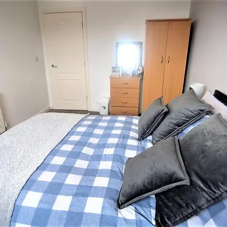Lovely Guest Rooms In City Centre-3